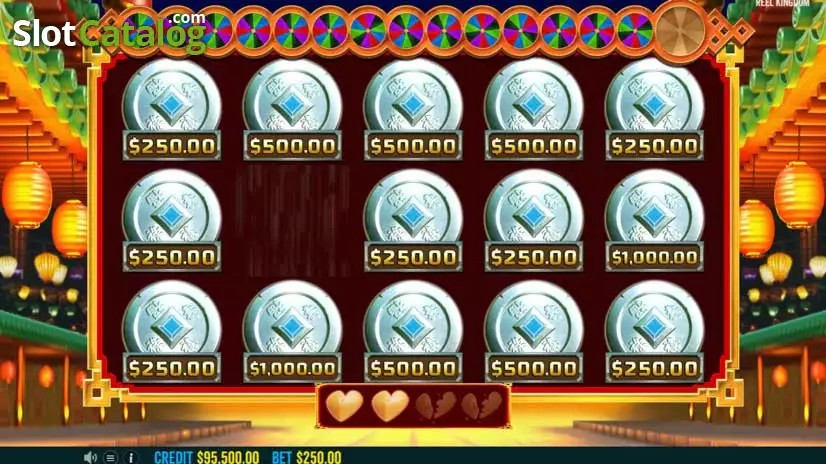 alt Скріншот слоту Dragon Hot Hold and Spin з монетами, драконом і бонусом Hold and Spin